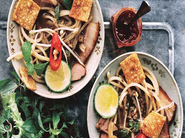 cao lau - Types of Vietnamese Noodles to Eat the Best