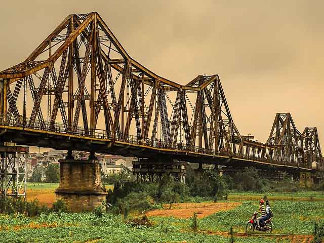 long bien bridge - Hanoi Highlights & Travel Guide