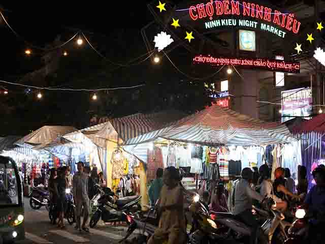 ninh kieu night market - Can Tho Highlights & Travel Guide